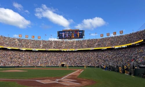 Neyland Stadium fans try to set Savannah Bananas attendance record in Knoxville