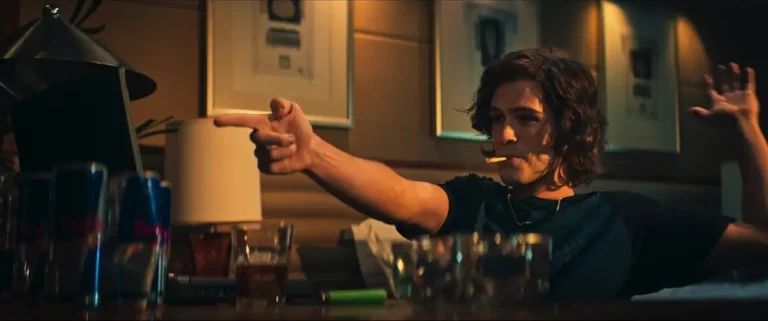 Nos cinemas com 'O Rei da Internet', João Guilherme comenta estilo do filme: 'Tudo parece surreal' - Zoeira