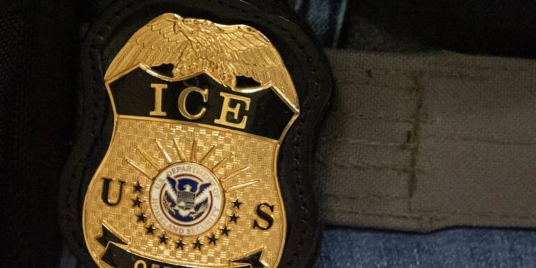 Nueva York restringirá cooperación con el ICE pese a las amenazas del zar fronterizo