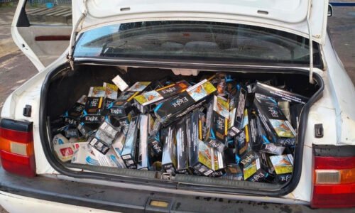 PF, PM e Receita Federal apreendem quatro veículos e mercadorias na fronteira em Foz do Iguaçu