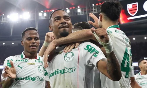 Palmeiras derrota Fla e amplia vantagem na liderança do Brasileiro