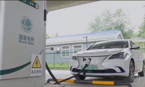 Para depender menos do petróleo, China aposta em energias renováveis e nos carros elétricos