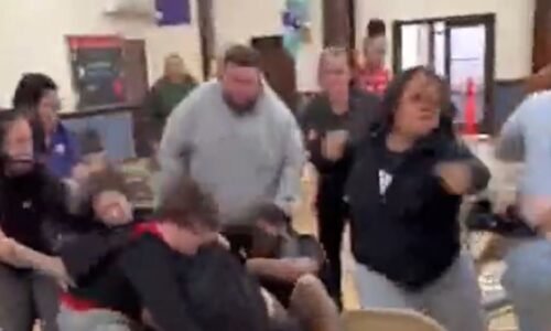 Parents brawl over seating at Toledo kindergarten graduation ceremony