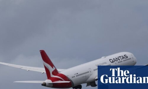 Passenger detained and banned from Qantas after allegedly biting attendant on flight from Australia to US | Qantas