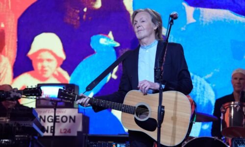 Paul McCartney Plays Beatles Classics in 'SNL' Bonus Performance