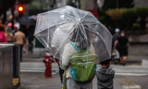 Previsão: Frente fria mantém semana chuvosa em SP - 23/05/2026 - Cotidiano