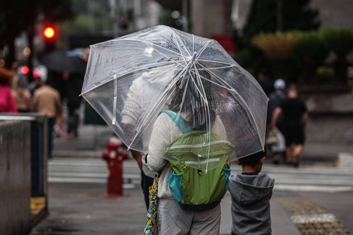 Previsão: Frente fria mantém semana chuvosa em SP - 23/05/2026 - Cotidiano