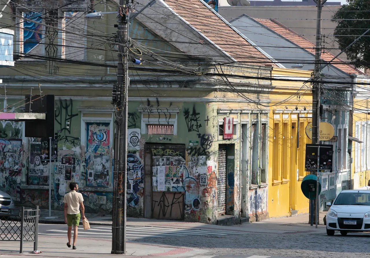 Projeto de lei quer aumentar valor da multa por pichação em Curitiba