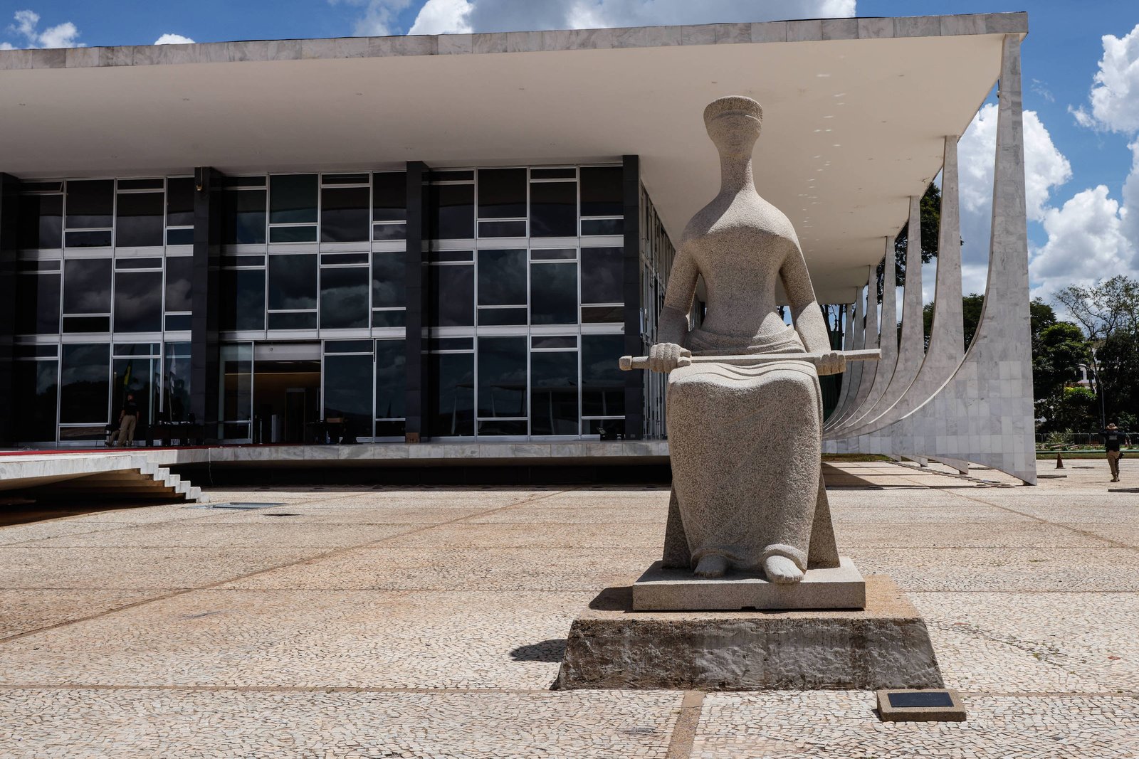 STF decide contra revisão da vida toda do INSS - 15/05/2026 - Economia