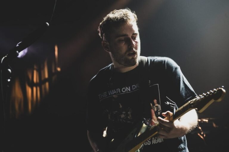 Sam Fender & Olivia Dean's 'Rein Me In' No. 1 for 12th Week in U.K.