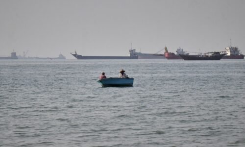 Ship seized off UAE coast heads to Iranian waters
