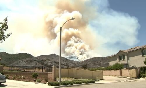 Simi Valley fire: Sandy Fire burns at least 1 home, scorches more than 1,600 acres; see evacuation map, live updates