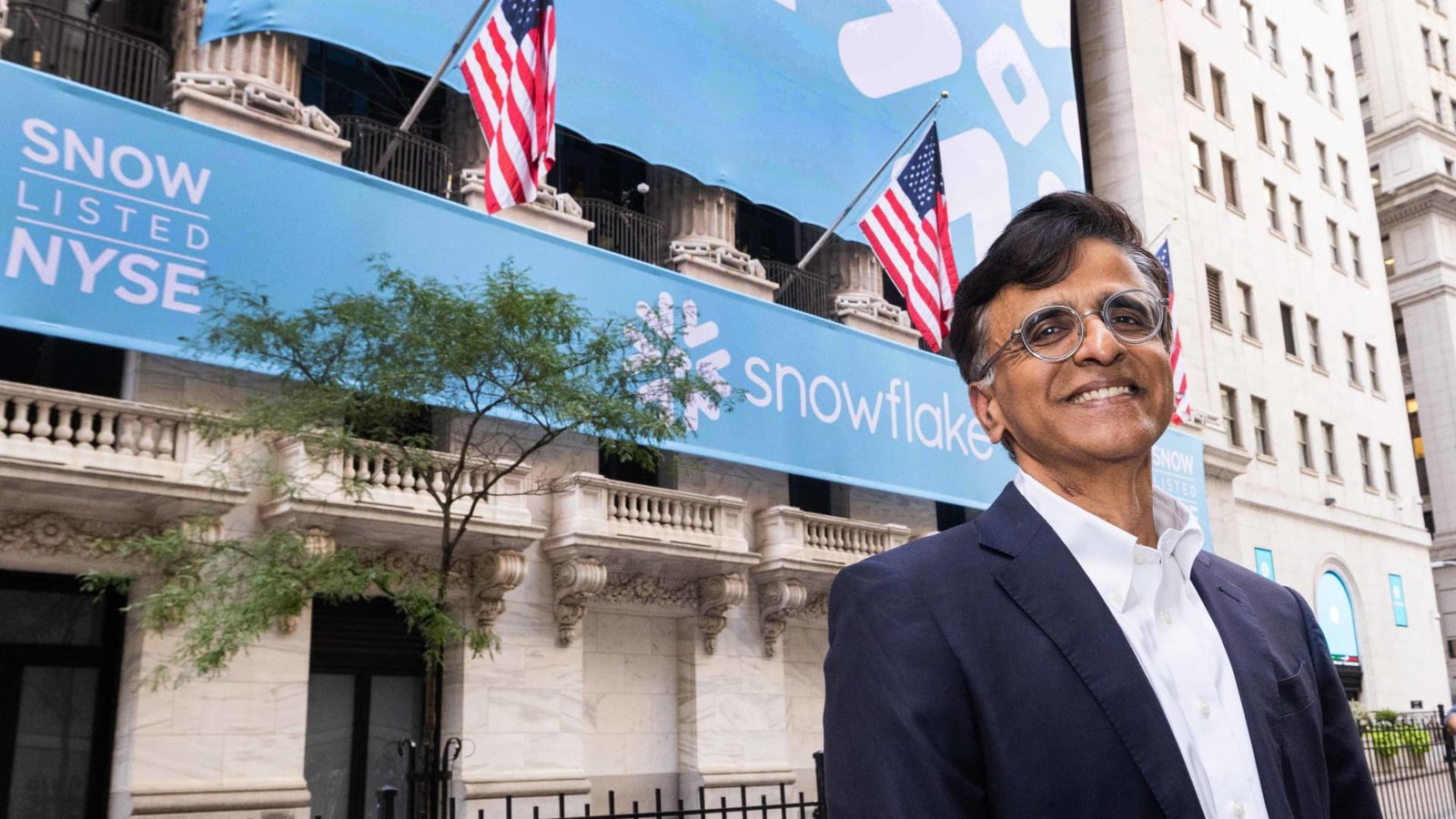 Snowflake soars 25% on earnings beat, will spend $6B on Amazon cloud