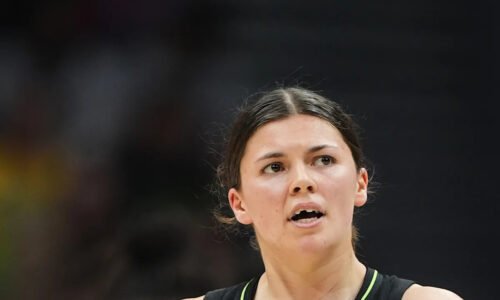 Storm's Jade Melbourne chips front tooth diving for loose ball vs. Valkyries