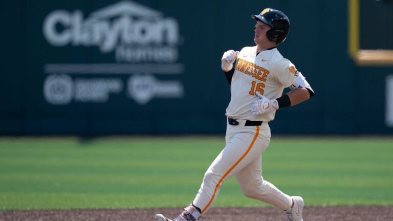 Tennessee baseball vs Oklahoma Game 2 suspended after lightning delay