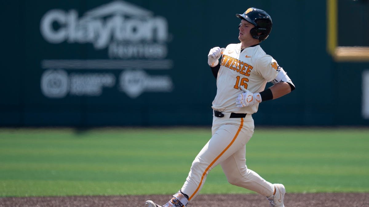 Tennessee baseball vs Oklahoma Game 2 suspended after lightning delay