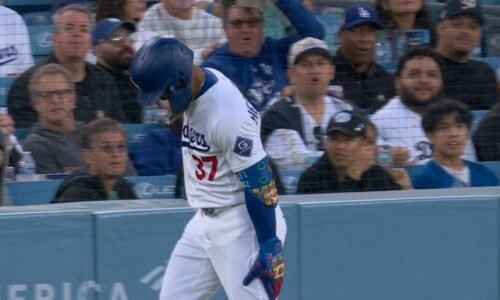 Teoscar Hernández departs vs. Rockies with left hamstring strain