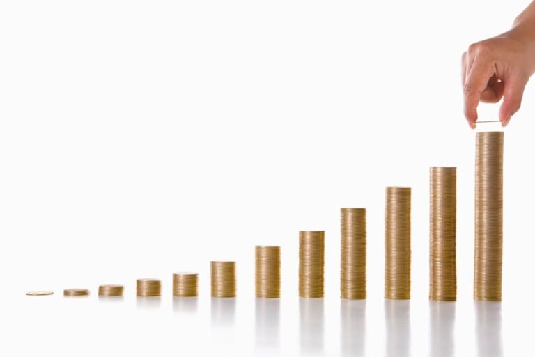 A stack of gold coins is rising in the shape of a bar chart.