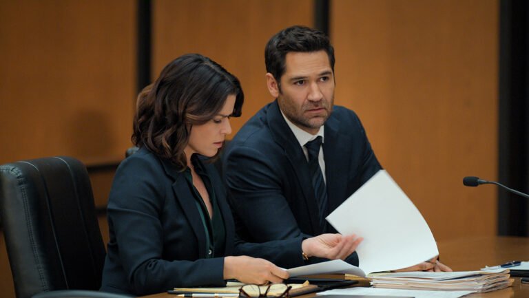 (L to R) Neve Campbell as Maggie, Manuel Garcia-Rulfo as Mickey Haller in episode 408 of The Lincoln Lawyer.