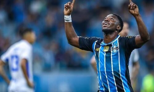 Amuzu, atacante do Grêmio