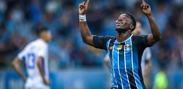 Amuzu, atacante do Grêmio