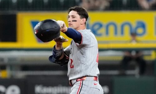 Twins defeat White Sox in extra innings
