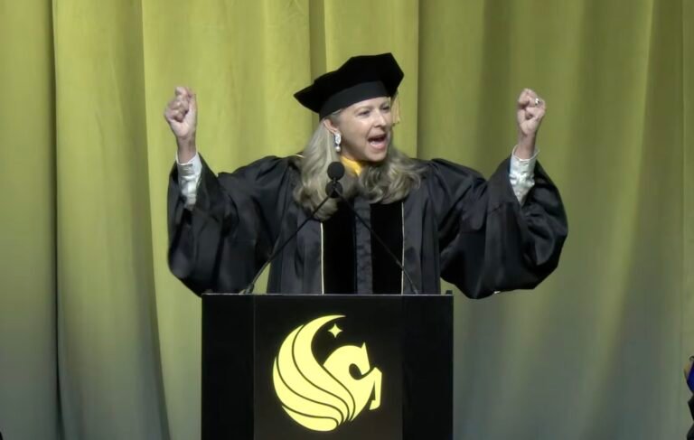 UCF students boo commencement speaker over AI praise