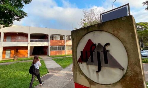 UFJF abre quatro seleções para professor substituto; salários chegam a R$ 8 mil