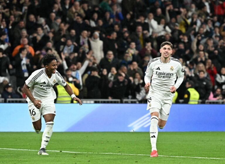 Valverde e Tchouaméni brigam de novo em treino do Real Madrid, e uruguaio é levado para hospital, diz jornal