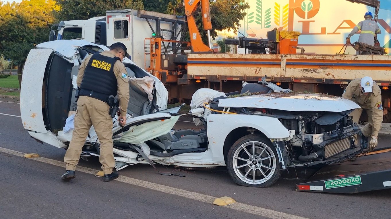 Veja como ficou Audi A4 após acidente fatal que resultou em duas mortes em Cascavel