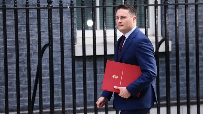 Wes Streeting: Leading challenger to Starmer quits UK government