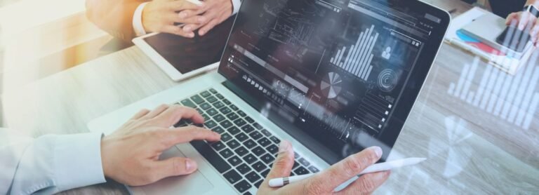 What Palantir Technologies (PLTR)'s Upgraded 2026 Outlook and Rising ESG Scrutiny Means For Shareholders