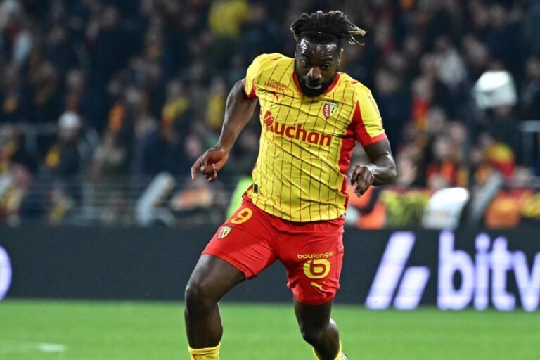 les compositions de Lens-Nice pour la finale de la Coupe de France Crédit Agricole