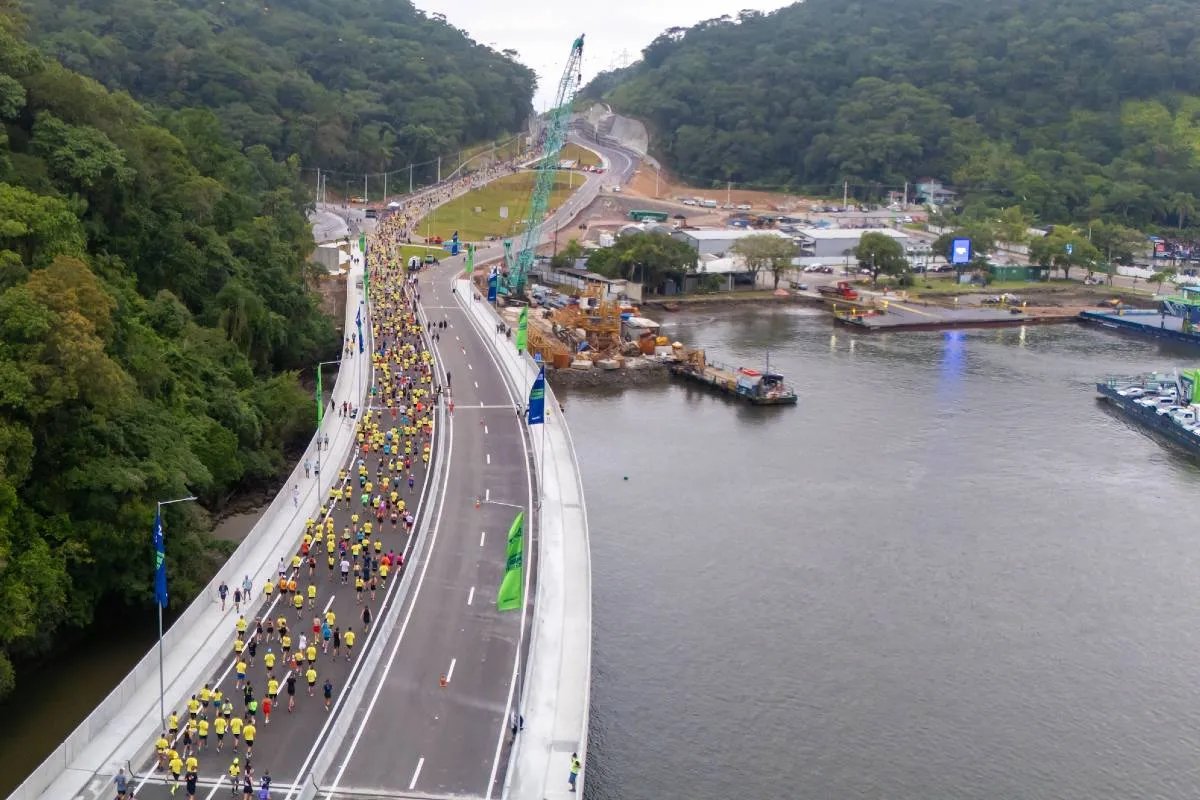 milhares de atletas cruzam a nova Ponte de Guaratuba