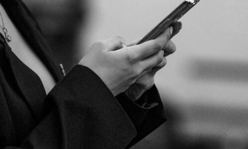 O segredo para ter foco mesmo com celular e distrações: método prático