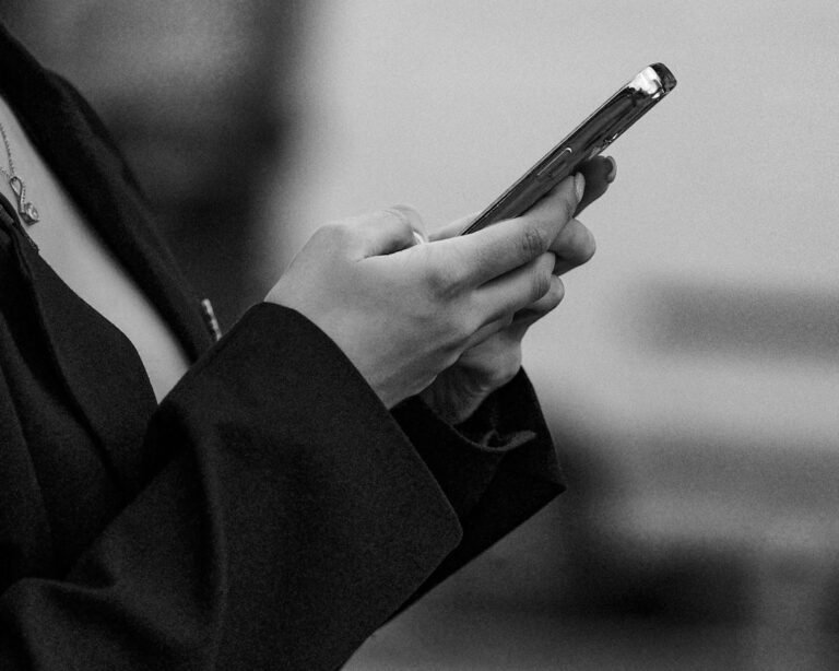 O segredo para ter foco mesmo com celular e distrações: método prático