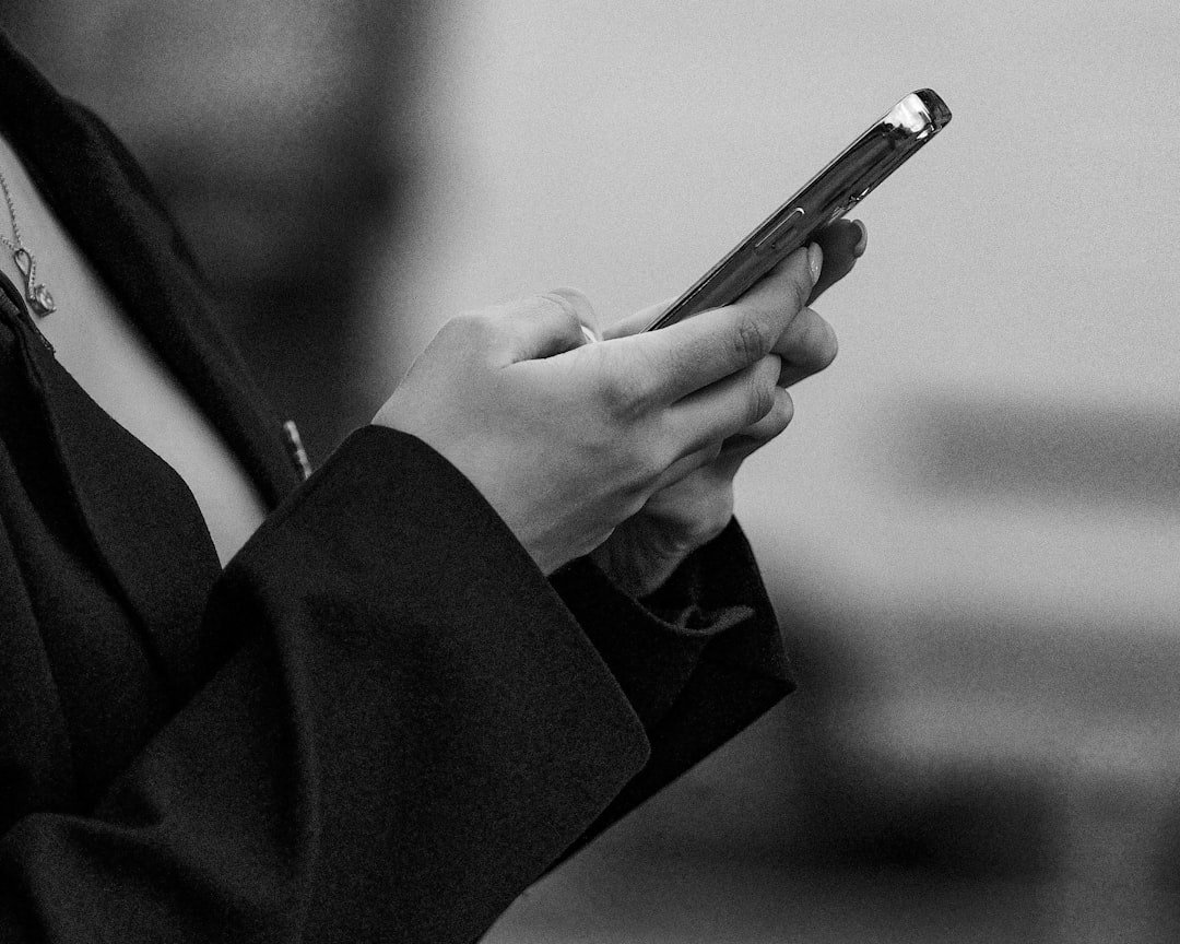 O segredo para ter foco mesmo com celular e distrações: método prático