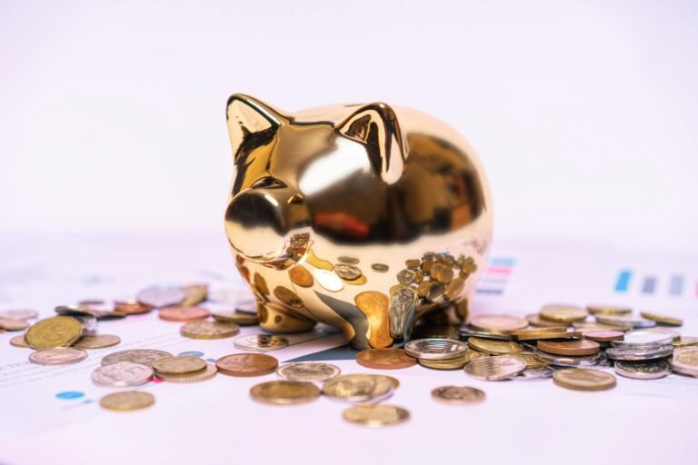 Entenda melhor como separar seus ganhos e gastos da pessoa física e da jurídica para ter uma vida financeira mais organizada.
