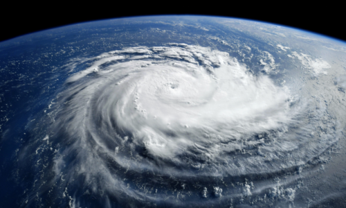 ¿Cuáles son las principales diferencias entre un huracán y una tormenta tropical?