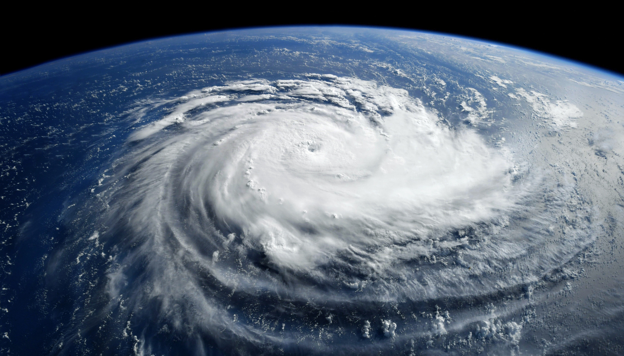 ¿Cuáles son las principales diferencias entre un huracán y una tormenta tropical?