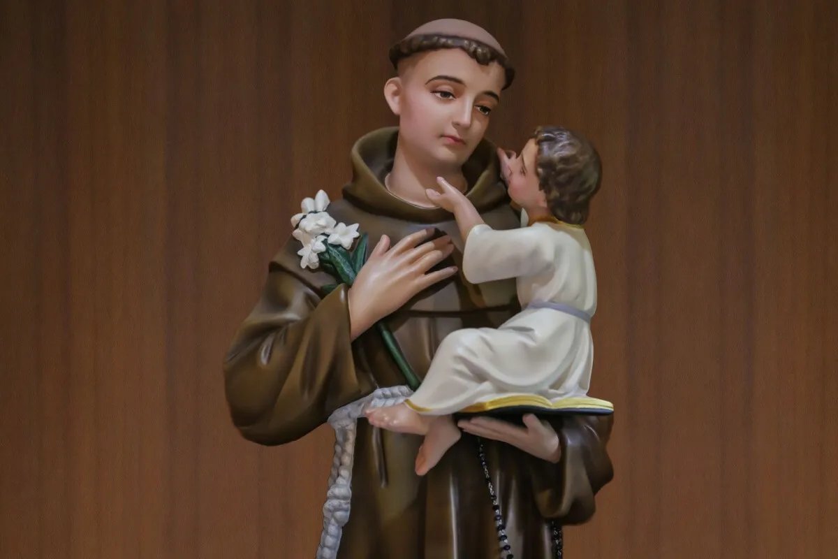5 simpatias de Santo Antônio para atrair prosperidade
