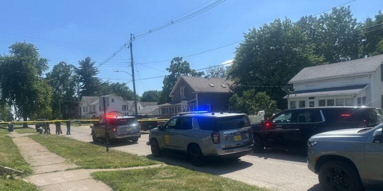 6 family members killed in Muscatine before suspected gunman shot himself