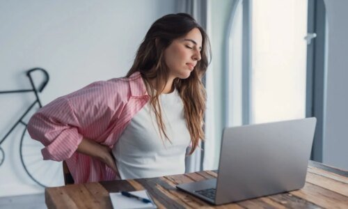 8 sinais de que seu corpo está sofrendo com o excesso de tempo sentado