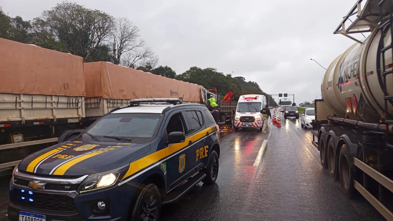 Acidente entre caminhões provoca morte próximo na BR-277