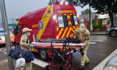 Adolescente é socorrida pelo Siate em colégio estadual de Cascavel