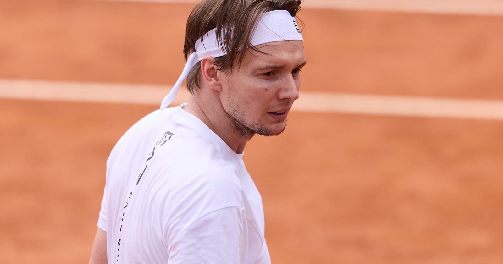 Alexander Bublik reacts as former top-40 player announces plans to retire from tennis
