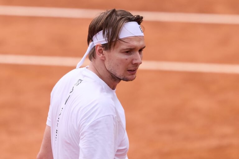 Alexander Bublik reacts as former top-40 player announces plans to retire from tennis