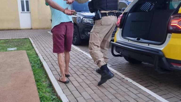 Ameaça com faca termina com prisão por violência doméstica no Santa Felicidade