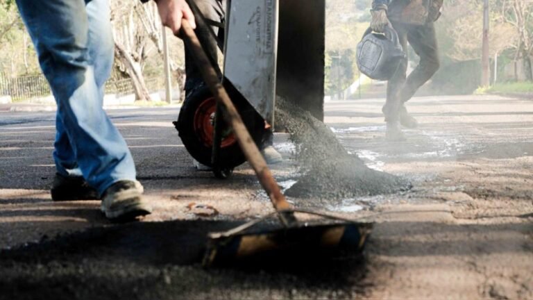 Após semanas de chuva, Prefeitura mobiliza força-tarefa de tapa-buracos em Cascavel neste sábado