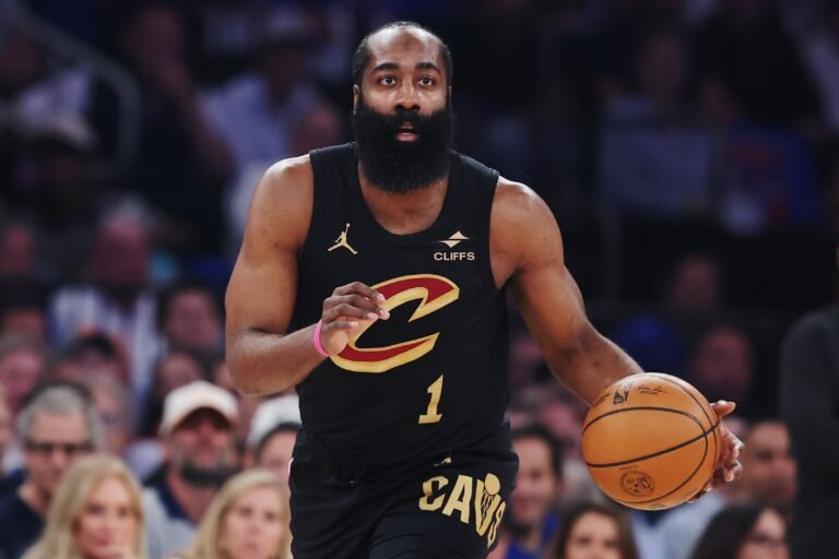 Astro da NBA, James Harden é preso por porte ilegal de armas